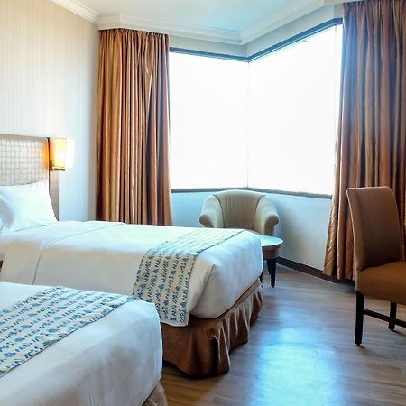 Almadera Hotel Makassar Eksteriør billede