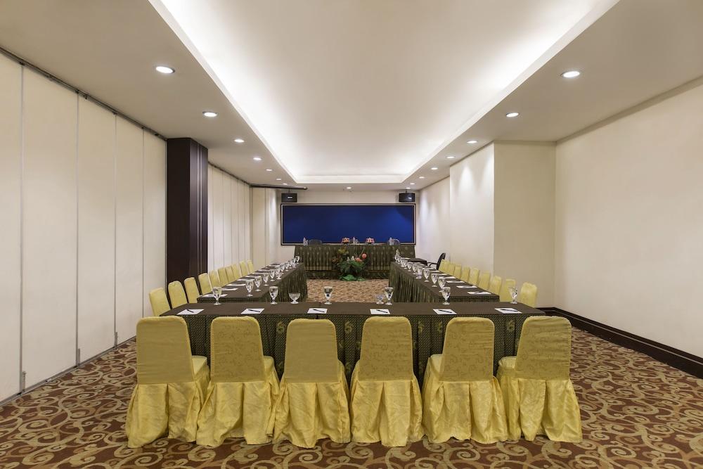 Almadera Hotel Makassar Eksteriør billede