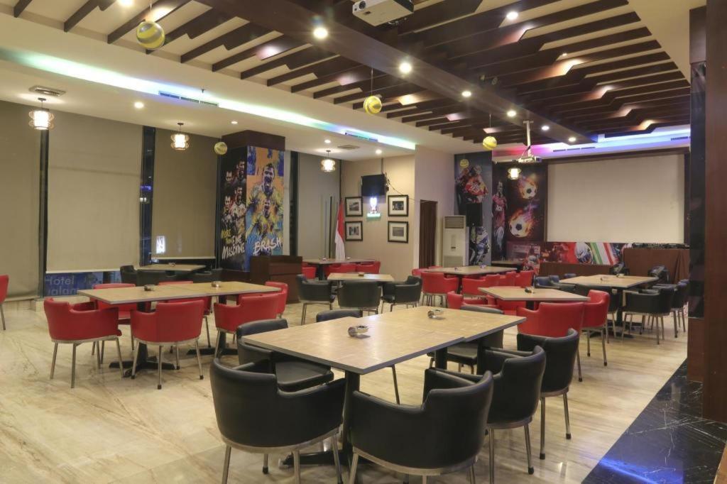 Almadera Hotel Makassar Eksteriør billede