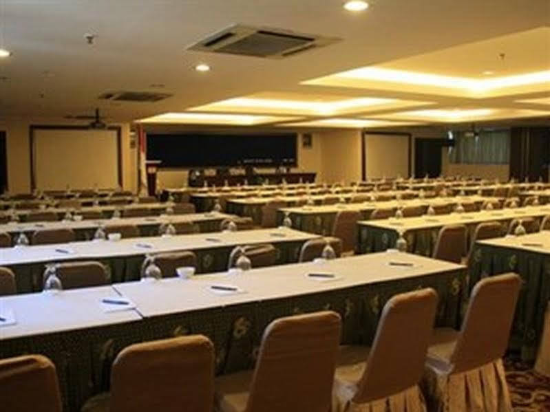 Almadera Hotel Makassar Eksteriør billede
