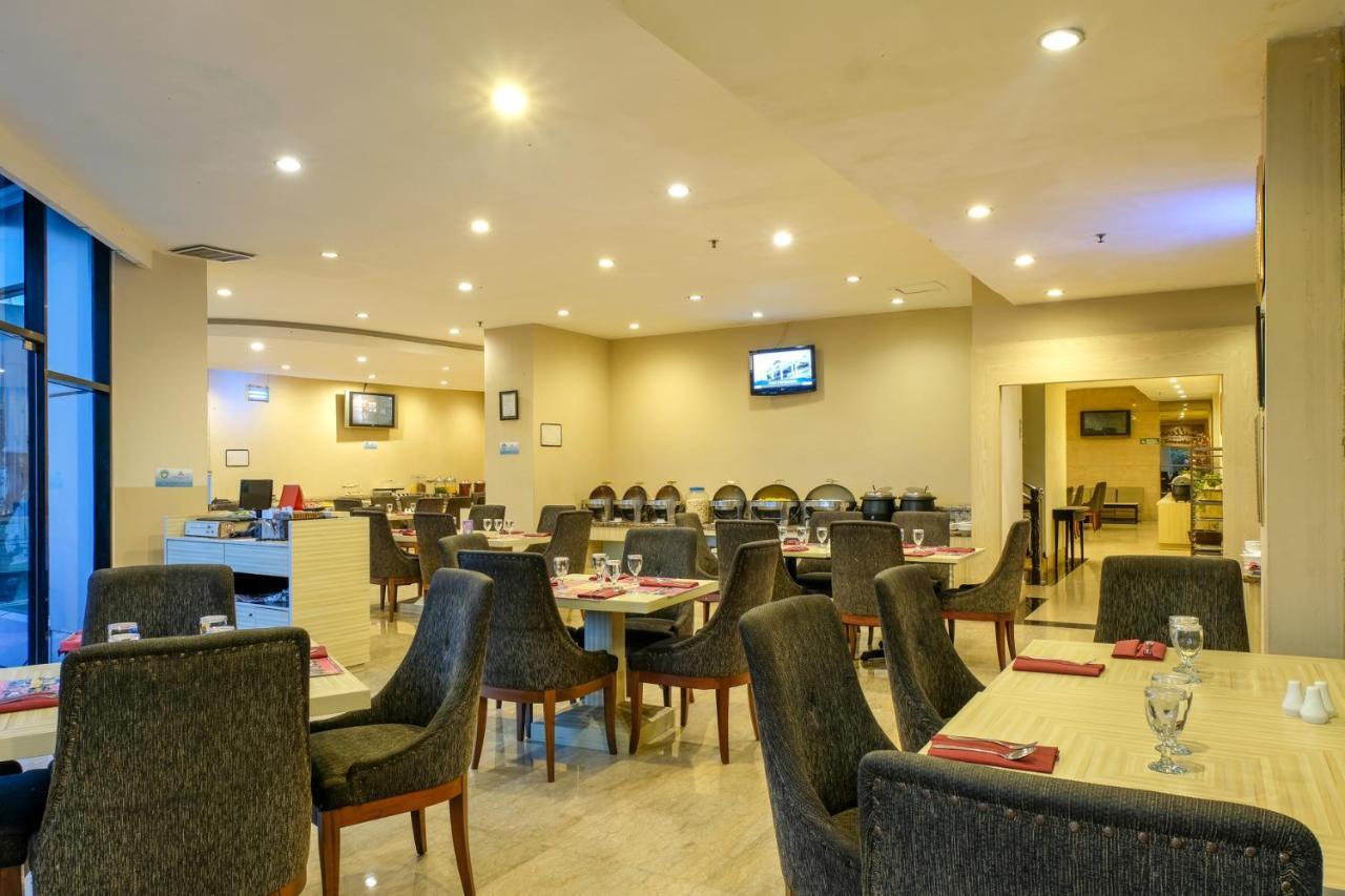 Almadera Hotel Makassar Eksteriør billede