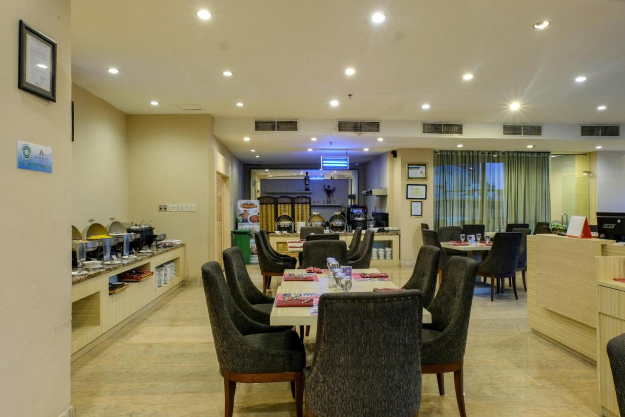 Almadera Hotel Makassar Eksteriør billede
