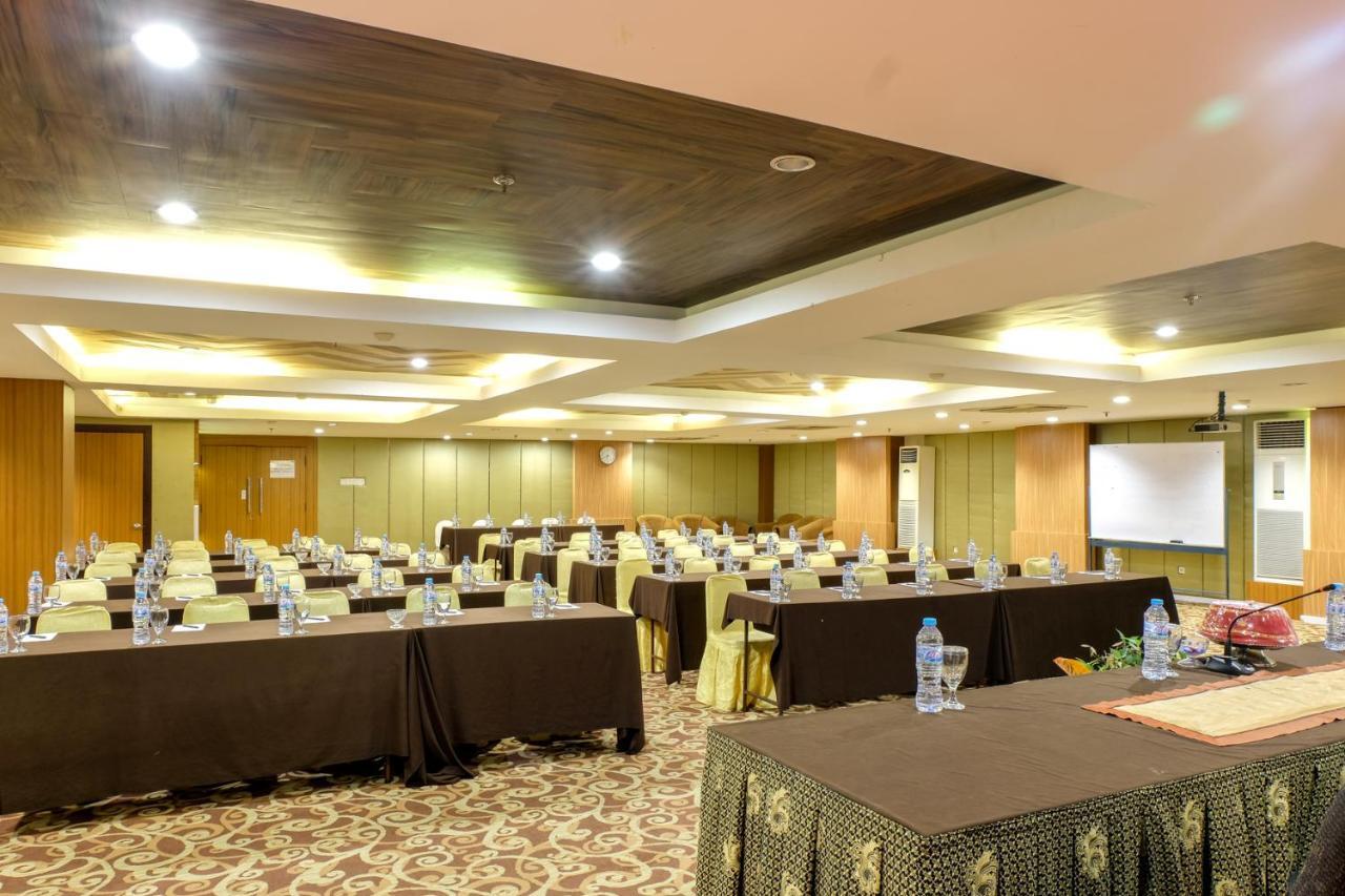 Almadera Hotel Makassar Eksteriør billede