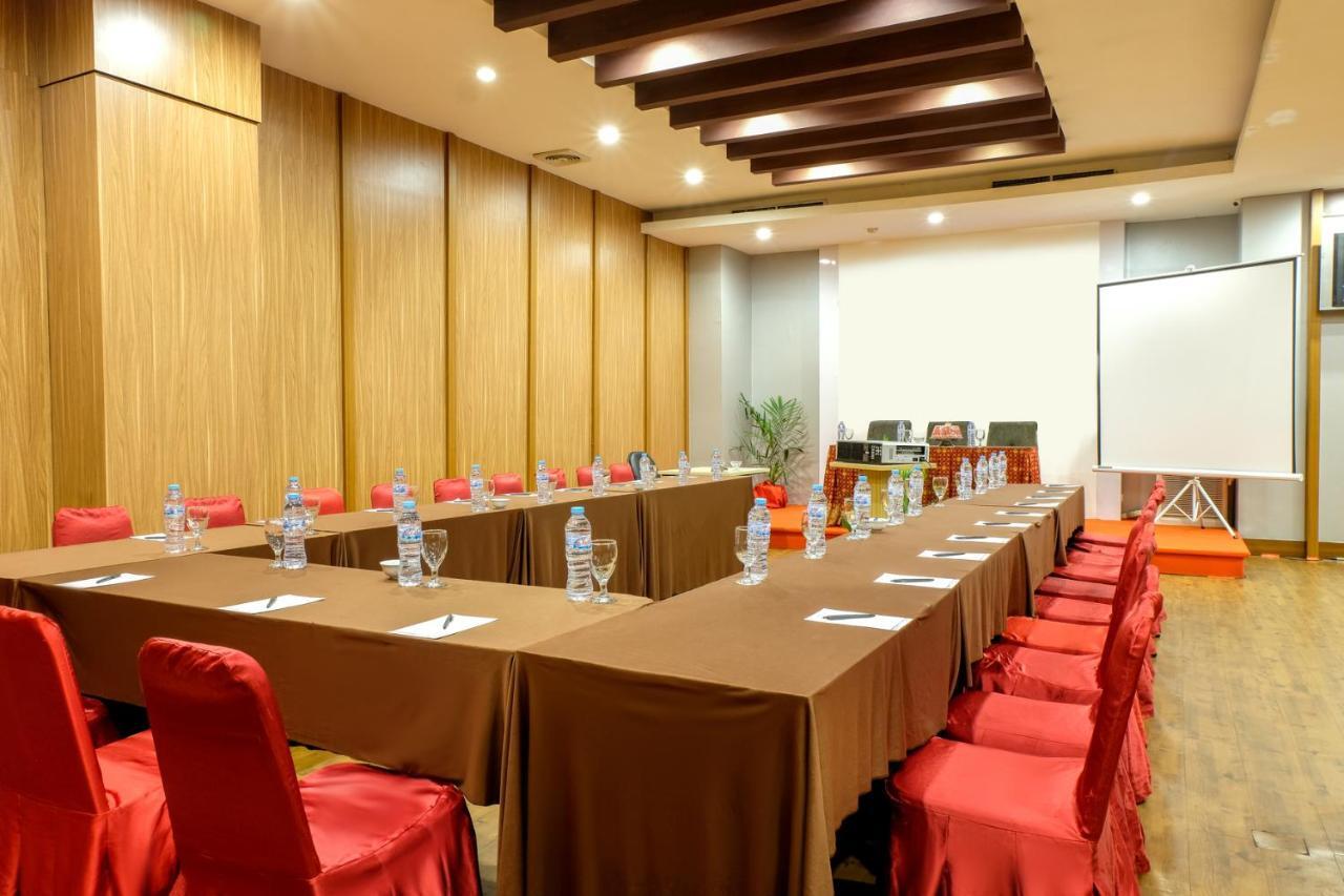 Almadera Hotel Makassar Eksteriør billede